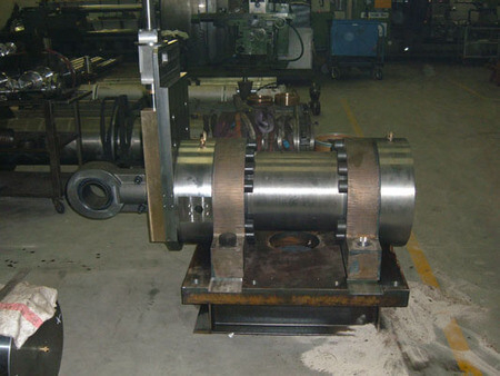 660-Hydraulic cylinder